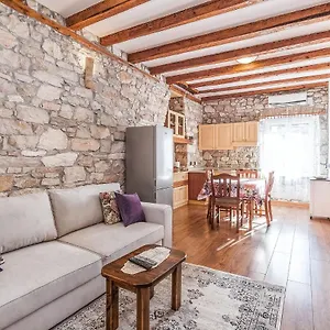 Bruna Apartment
