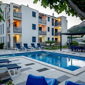 https://adorami-apartments.primorje-gorskikotar.com